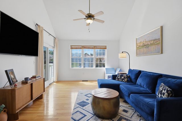 90 Carrington Ln 90, Uxbridge, MA 01569