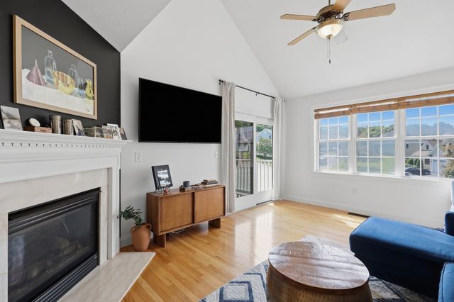 90 Carrington Ln 90, Uxbridge, MA 01569