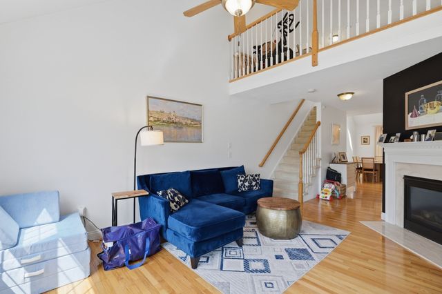 90 Carrington Ln 90, Uxbridge, MA 01569