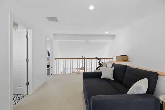 90 Carrington Ln 90, Uxbridge, MA 01569