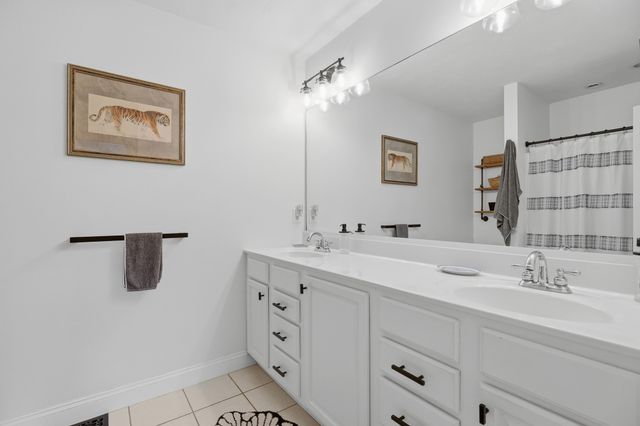 90 Carrington Ln 90, Uxbridge, MA 01569