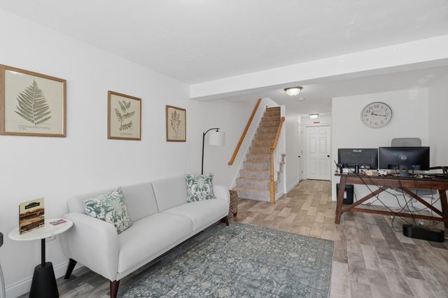 90 Carrington Ln 90, Uxbridge, MA 01569