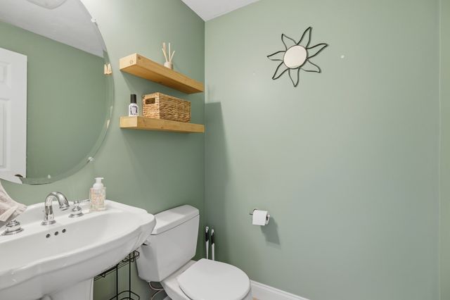 90 Carrington Ln 90, Uxbridge, MA 01569