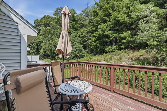 90 Carrington Ln 90, Uxbridge, MA 01569