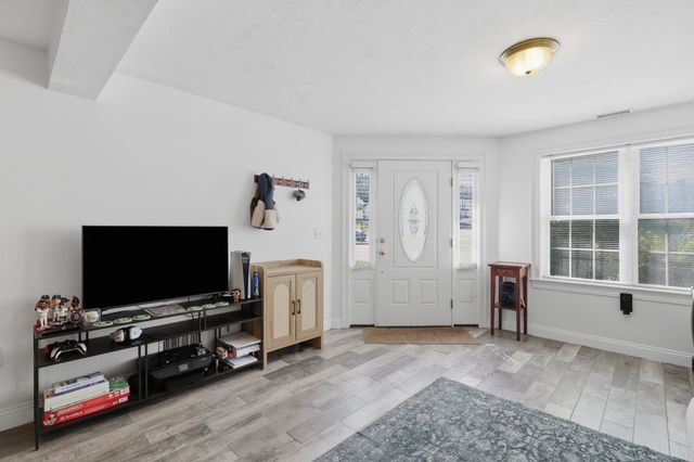 90 Carrington Ln 90, Uxbridge, MA 01569