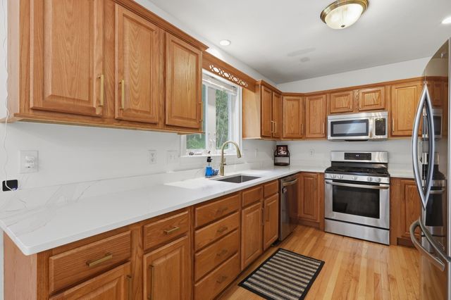 90 Carrington Ln 90, Uxbridge, MA 01569