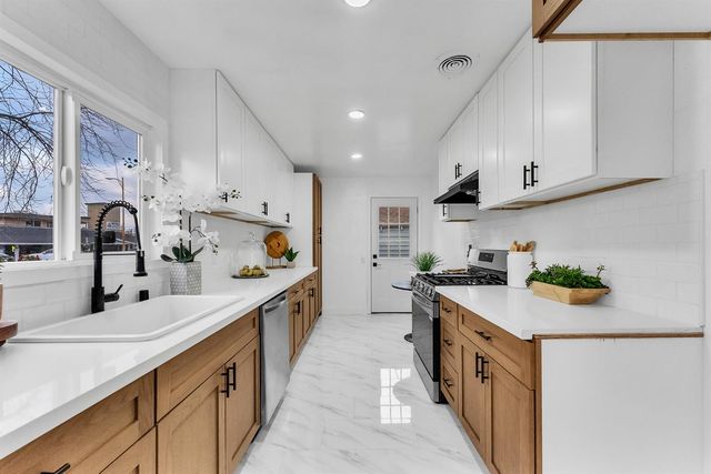 3931 60th St, Sacramento, CA 95820