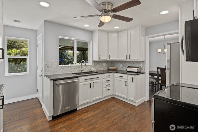 541 NE 130th Street, Seattle, WA 98125