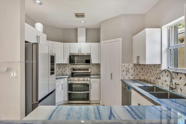 9057 SW 161st Terrace, Palmetto Bay, FL 33157