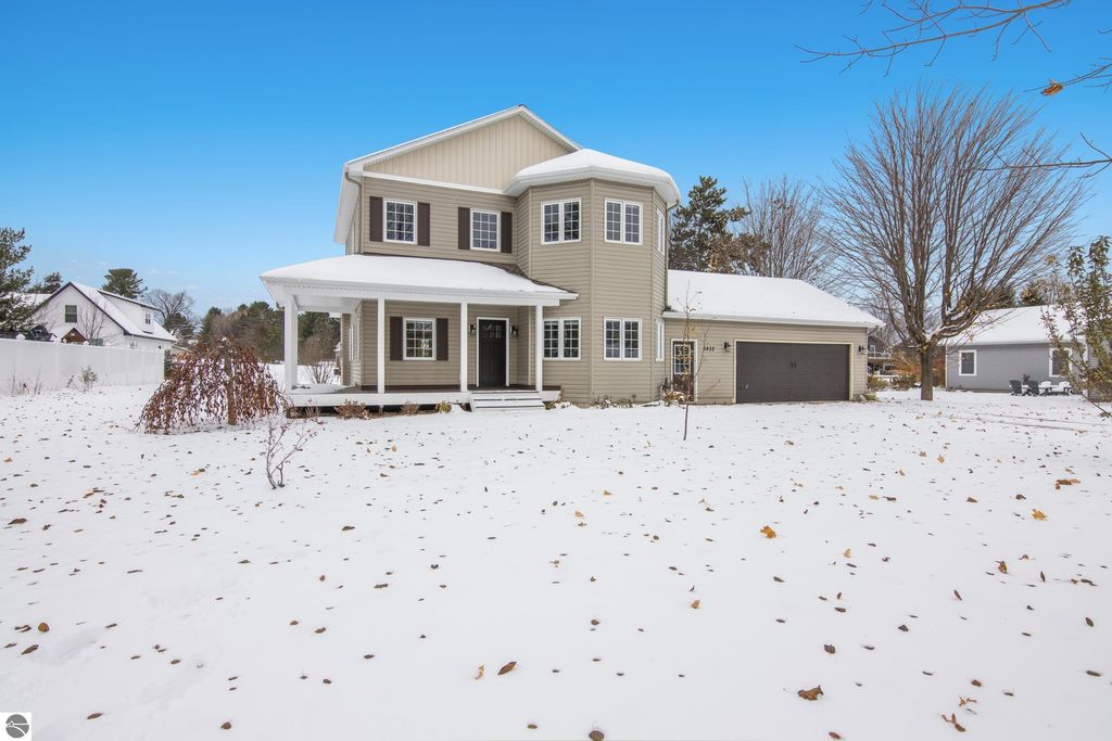 5432 Ravenhurst Drive, Traverse City, MI 49685
