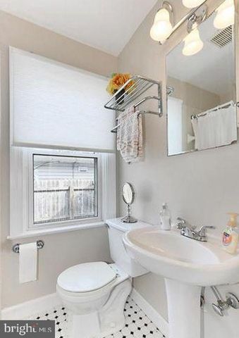 300 S EDGEWOOD ST, Arlington, VA 22204