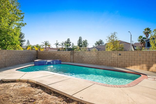 31501 Stoney Creek Drive, Lake Elsinore, CA 92532