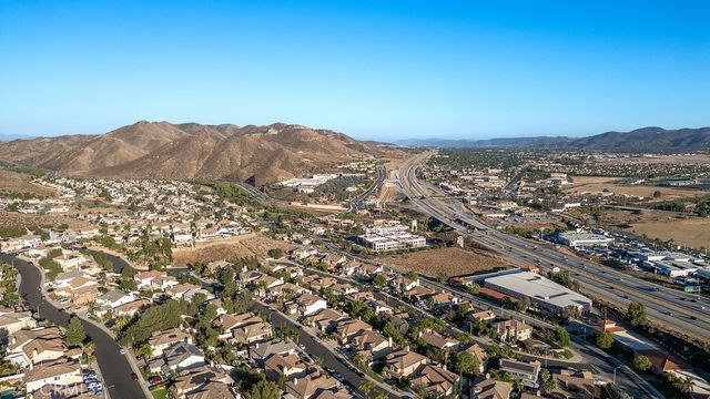 31501 Stoney Creek Drive, Lake Elsinore, CA 92532