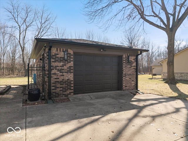 6585 Crown Drive, Brownsburg, IN 46112