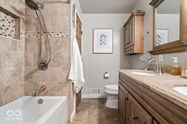 6585 Crown Drive, Brownsburg, IN 46112