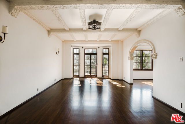 1302 N Sweetzer Avenue 500, West Hollywood, CA 90069