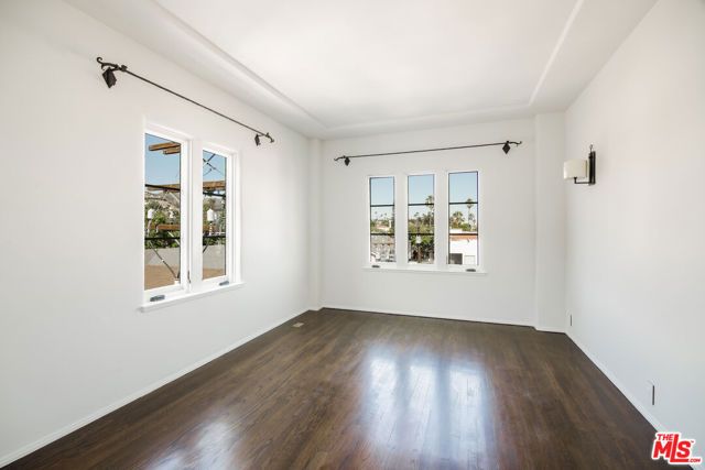 1302 N Sweetzer Avenue 500, West Hollywood, CA 90069