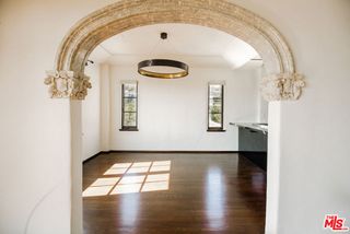 1302 N Sweetzer Avenue 500, West Hollywood, CA 90069