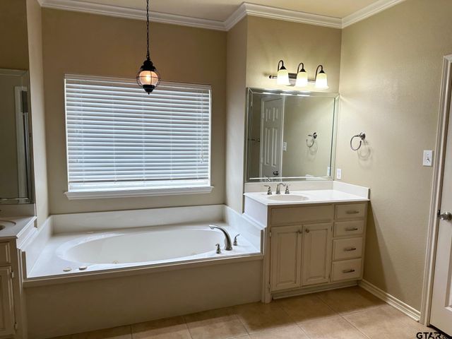 2201 Bradbury Ct, Tyler, TX 75703