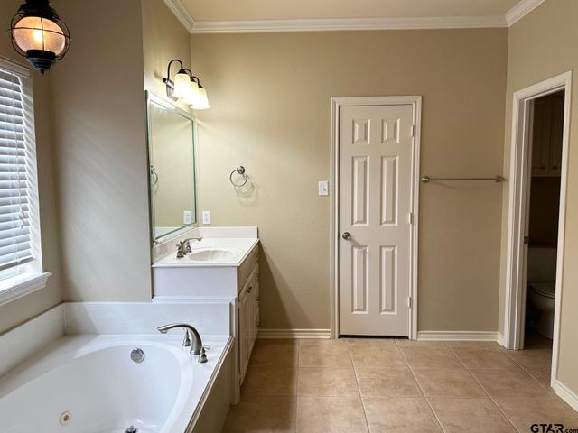 2201 Bradbury Ct, Tyler, TX 75703