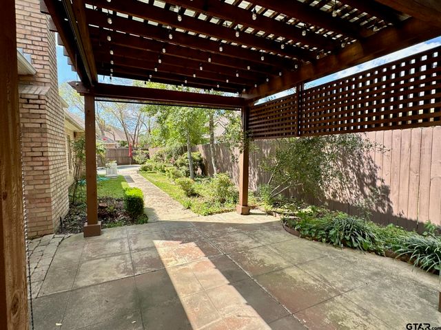 2201 Bradbury Ct, Tyler, TX 75703