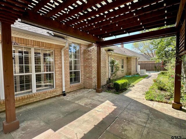 2201 Bradbury Ct, Tyler, TX 75703