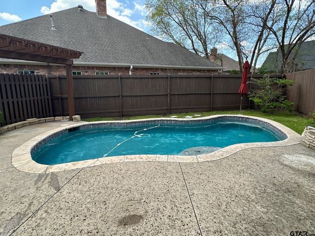 2201 Bradbury Ct, Tyler, TX 75703