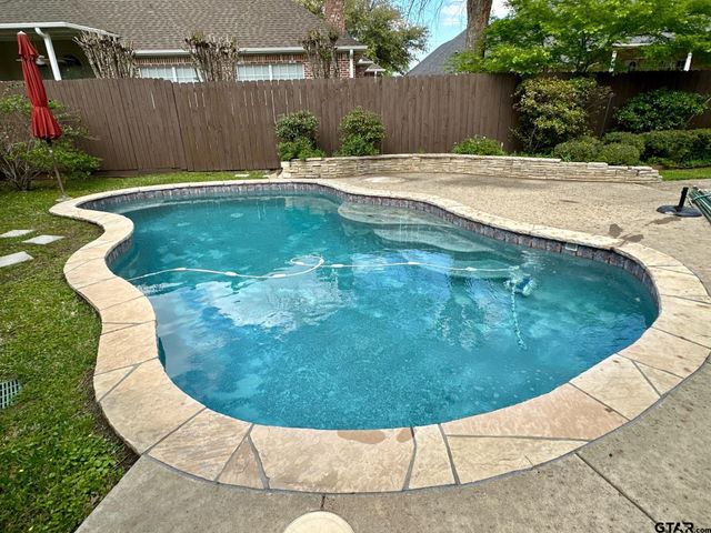 2201 Bradbury Ct, Tyler, TX 75703