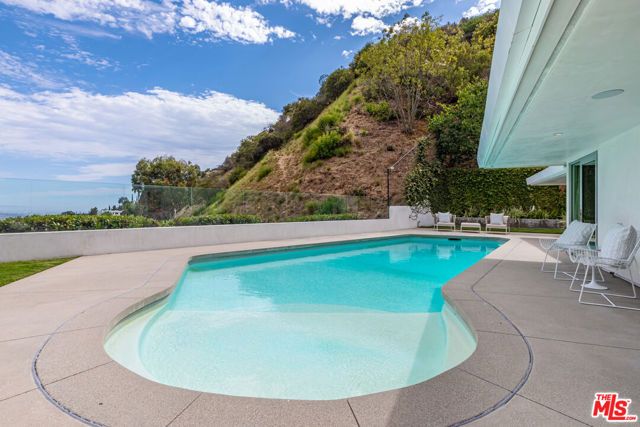 1667 Rising Glen Road, Los Angeles, CA 90069