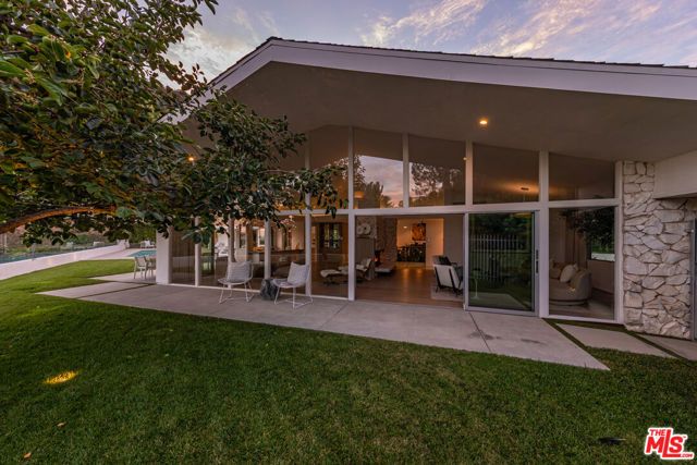 1667 Rising Glen Road, Los Angeles, CA 90069
