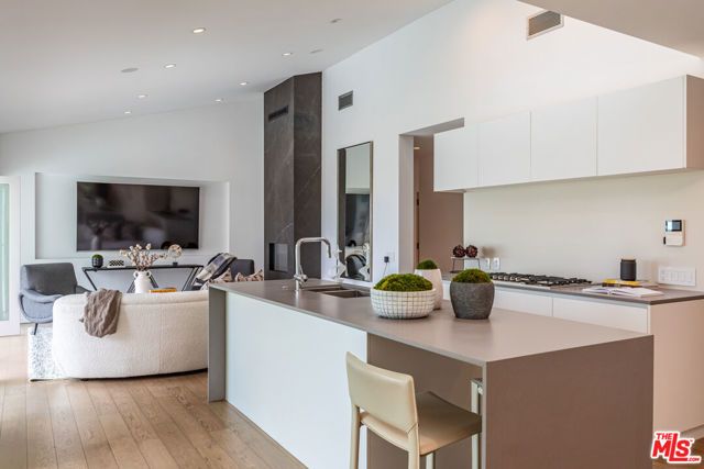 1667 Rising Glen Road, Los Angeles, CA 90069