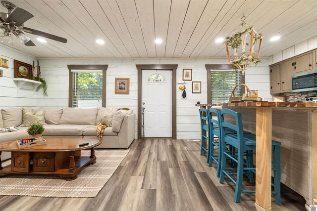 924 Hayes School Rd, Mayfield, KY 42066