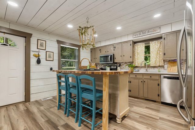 924 Hayes School Rd, Mayfield, KY 42066