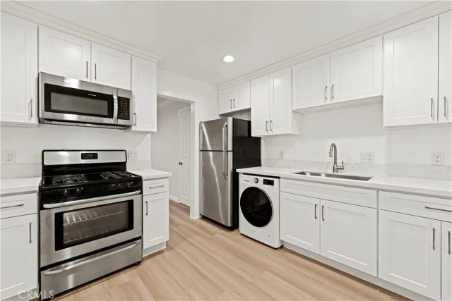 13573 Moorpark Street, Sherman Oaks, CA 91423