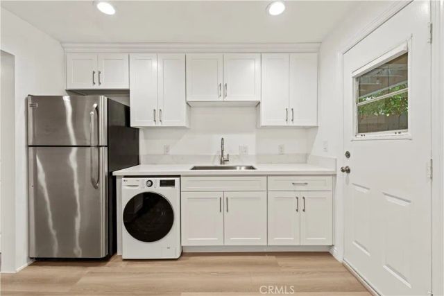 13573 Moorpark Street, Sherman Oaks, CA 91423