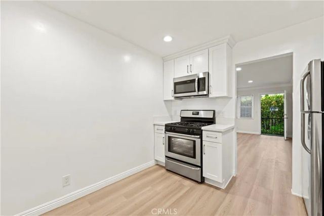 13573 Moorpark Street, Sherman Oaks, CA 91423