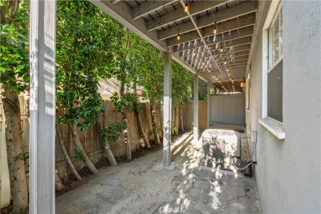 13573 Moorpark Street, Sherman Oaks, CA 91423