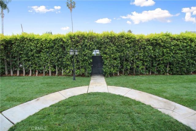13573 Moorpark Street, Sherman Oaks, CA 91423