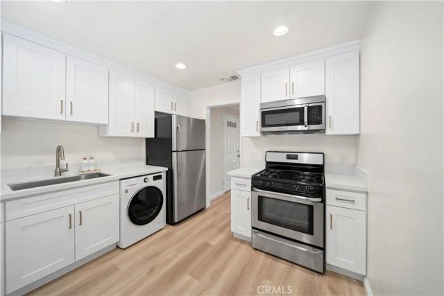 13573 Moorpark Street, Sherman Oaks, CA 91423
