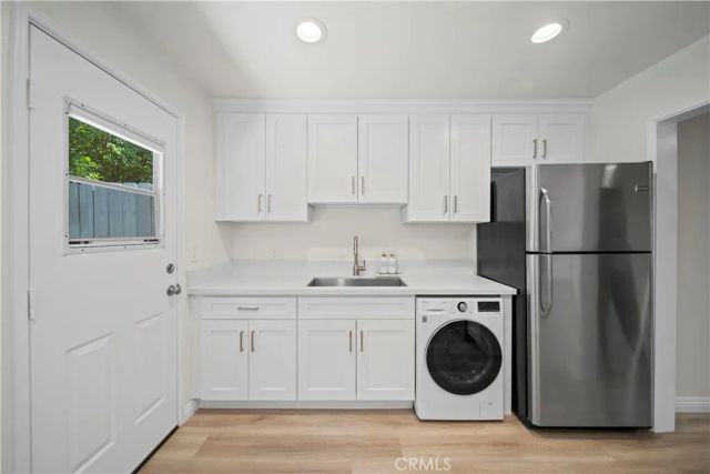 13573 Moorpark Street, Sherman Oaks, CA 91423