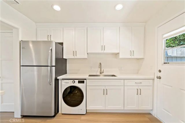 13573 Moorpark Street, Sherman Oaks, CA 91423