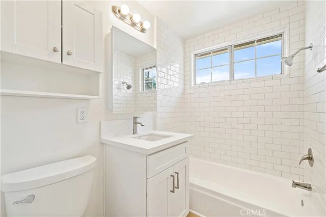 13573 Moorpark Street, Sherman Oaks, CA 91423