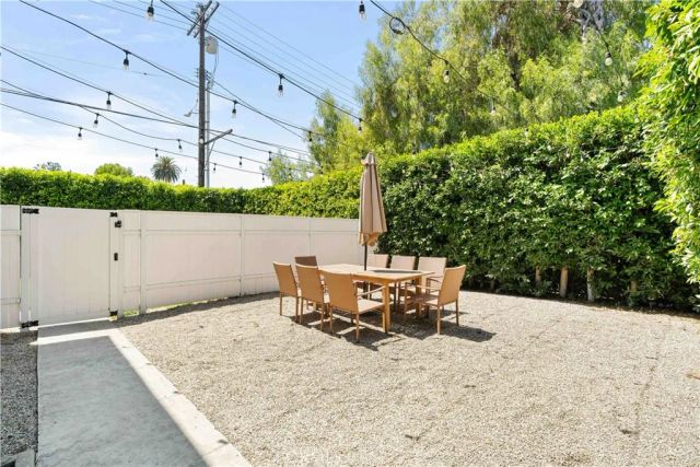13573 Moorpark Street, Sherman Oaks, CA 91423