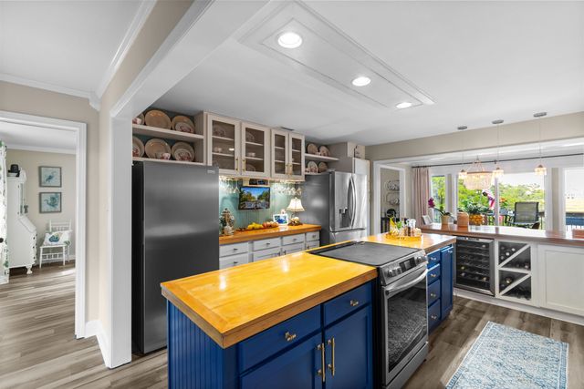105 Midway Dr., Pawleys Island, SC 29585