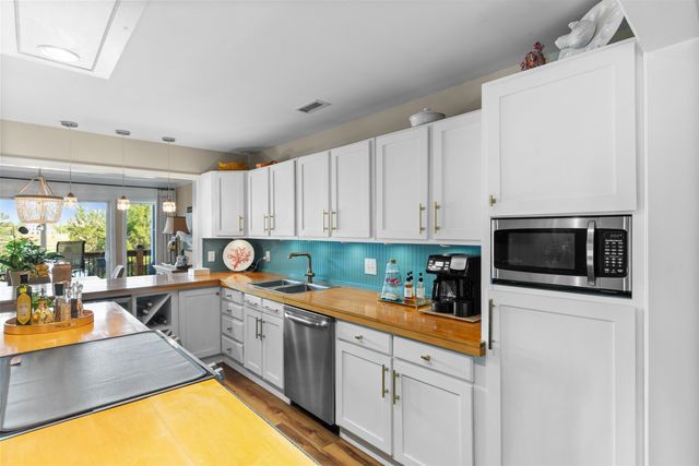 105 Midway Dr., Pawleys Island, SC 29585