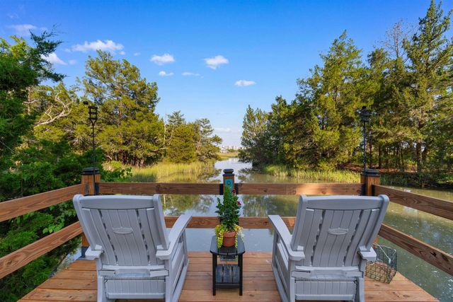 105 Midway Dr., Pawleys Island, SC 29585