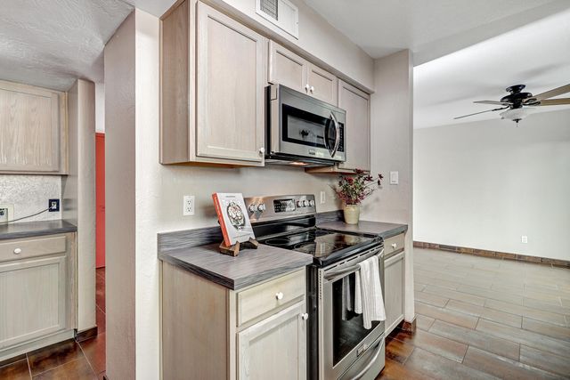 5439 6th Street NW, Albuquerque, NM 87107