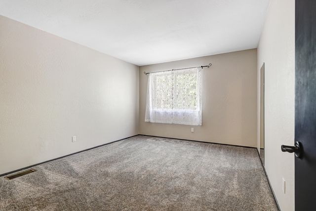 5439 6th Street NW, Albuquerque, NM 87107