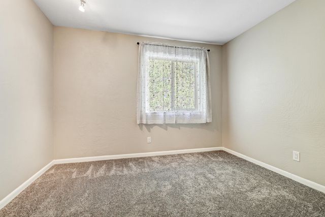 5439 6th Street NW, Albuquerque, NM 87107