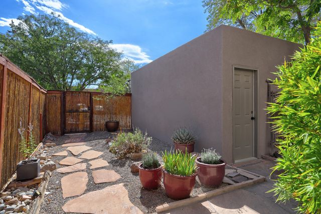 5439 6th Street NW, Albuquerque, NM 87107